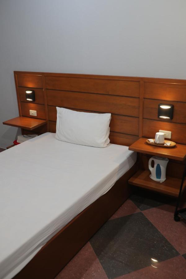 Cerca Hotel Balabag  Extérieur photo